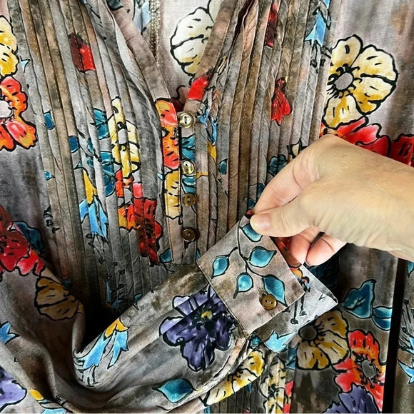 TOLANI COLLECTION V Neck Oversized Floral Tunic Modal Size Medium - Picture 4 of 9